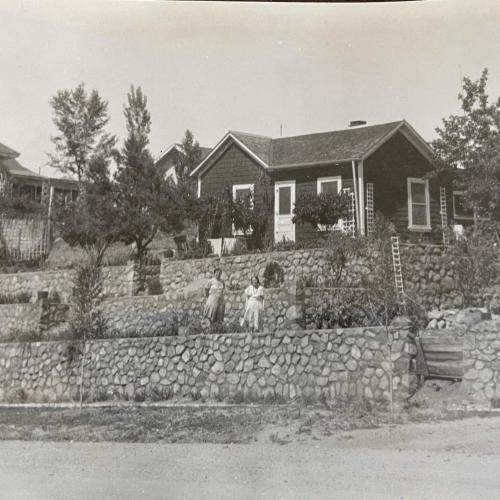 7min Walk To Courthouse Plaza! Historic Cottage