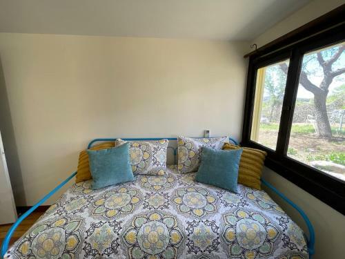 7min Walk To Courthouse Plaza! Historic Cottage