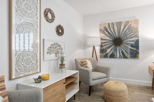 Pristine Escape About 2 Miles To Old Town Scottsdale!