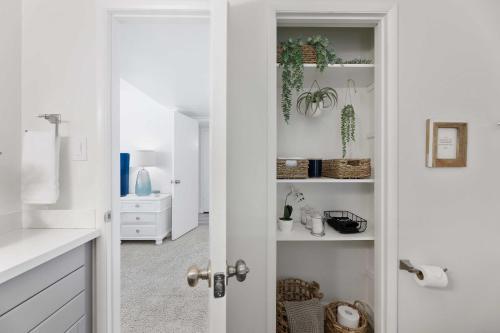 Pristine Escape About 2 Miles To Old Town Scottsdale!