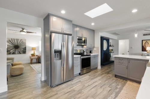 Pristine Escape About 2 Miles To Old Town Scottsdale!