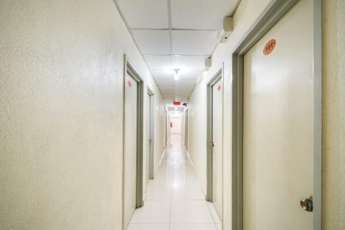 Oyo 301 River Inn Hotel