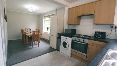 Garden Dwellcome Home 3 Bedroom House