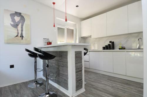 Marko Two Bedroom Apartment With Sea View