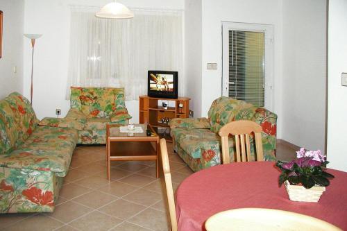 Apartments Villa Nada Podgora - Cdm05024-dyb