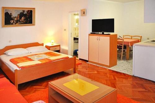 Apartments Villa Vesna Podgora - Cdm05026-cya