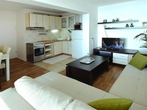 Apartments Villa Vesna Podgora - Cdm05026-dyd