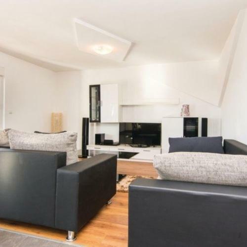 Ferienhaus Laura Mit Pool F�r 10 Leute