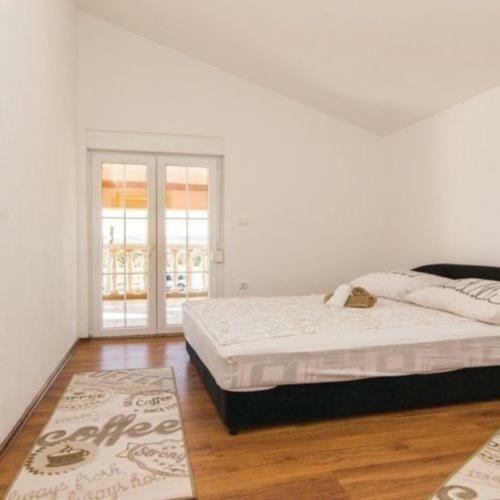 Ferienhaus Laura Mit Pool F�r 10 Leute