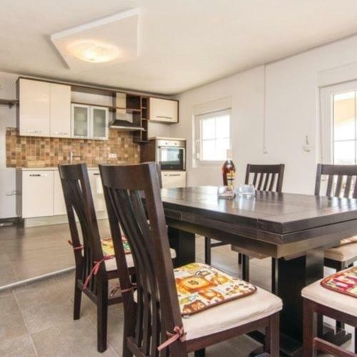 Ferienhaus Laura Mit Pool F�r 10 Leute