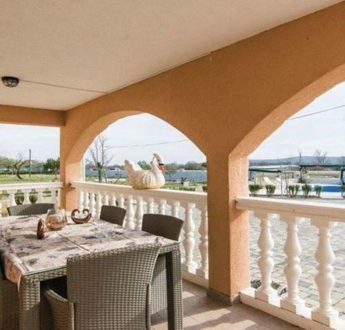 Ferienhaus Laura Mit Pool F�r 10 Leute