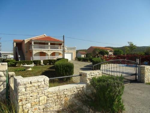 Ferienhaus Laura Mit Pool F�r 10 Leute