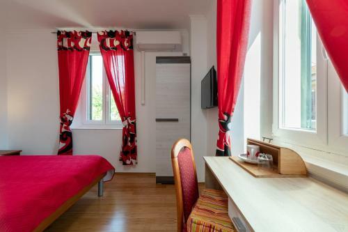 Hostal Marica Guesthouse