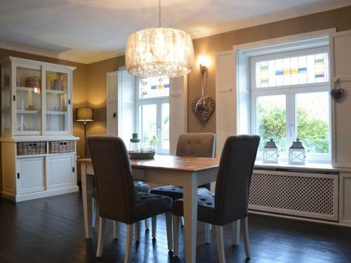 Cozy Charming Apartment In Roosteren By The Lake