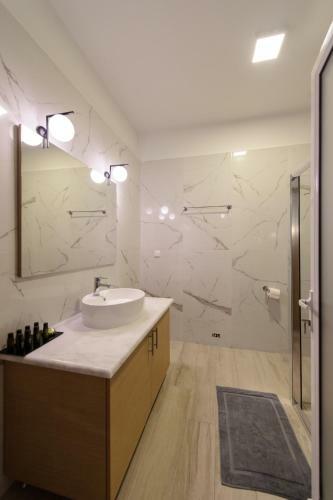 Status Luxury Apartments And Penthouse