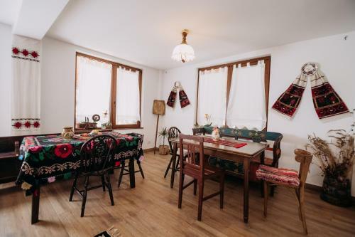 Hostal Casa De Sub Munte