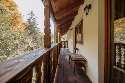 Hostal Casa De Sub Munte