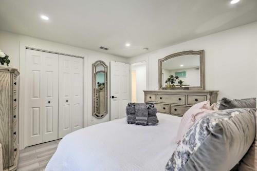 Pet-friendly Tampa Oasis About 15 Mi From Downtown!