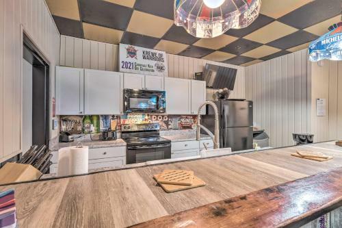 The Float Yard Pensacola Home With Pool Table