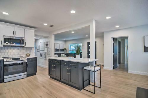 Sleek Redington Beach Retreat With Lanai, Grill