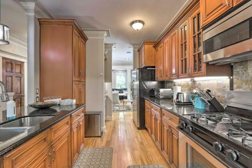 Southern-style Home In East Point With Deck!