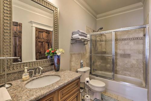 Southern-style Home In East Point With Deck!