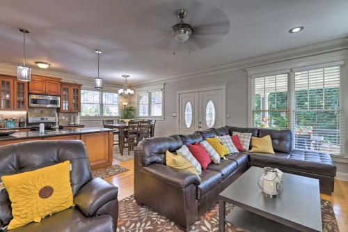 Southern-style Home In East Point With Deck!