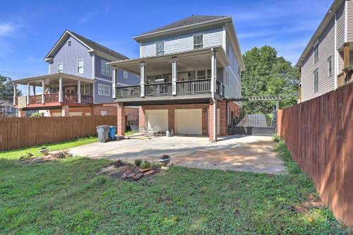Southern-style Home In East Point With Deck!