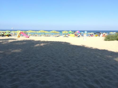 Villetta A 100 Metri Dal Mare, Immersa Nel Verde