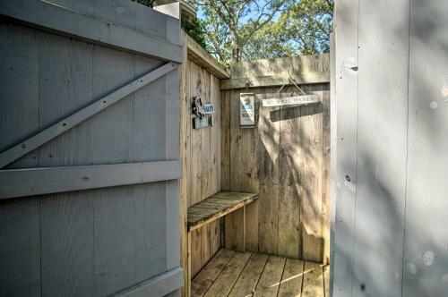 Vineyard Gem Less Than 2 Mi To Beach And Oak Bluffs!