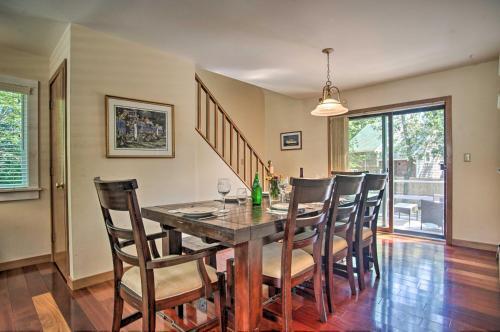 Vineyard Gem Less Than 2 Mi To Beach And Oak Bluffs!