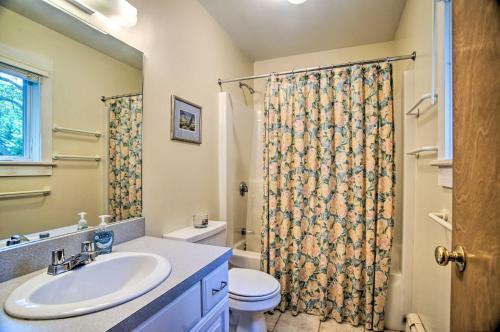 Vineyard Gem Less Than 2 Mi To Beach And Oak Bluffs!