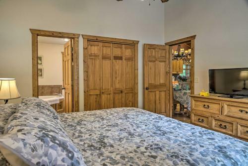 Lakeside Resort Retreat With Pool Access And Deck
