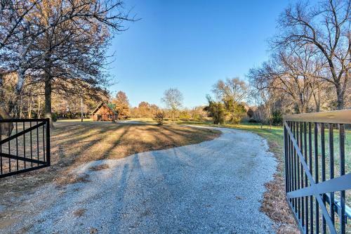 Luxury Cabin With Pond, Working Ranch Near Nevada, Mo