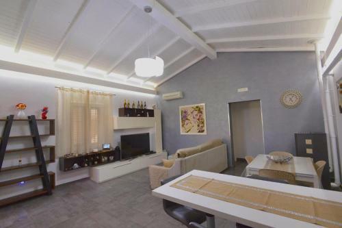 Holiday Home Solarino - Isi02101h-f