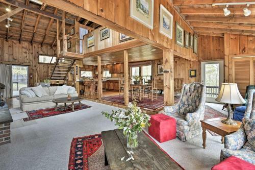Waterfront Skaneateles Lake Home With Beach!