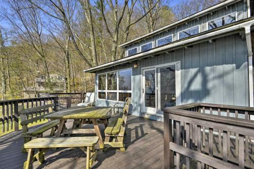 Waterfront Skaneateles Lake Home With Beach!