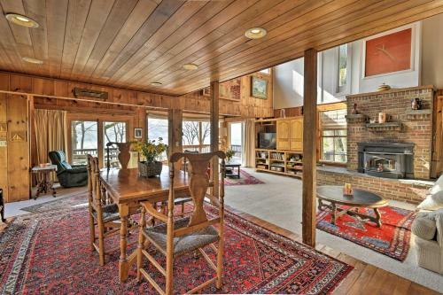 Waterfront Skaneateles Lake Home With Beach!