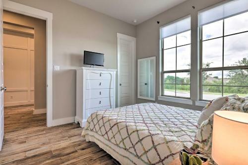 Upscale Austin Area Escape - Families Welcome