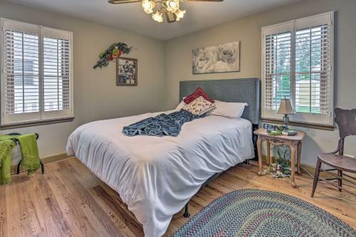 Central Green Bay Home, 3 Mi To Lambeau Field