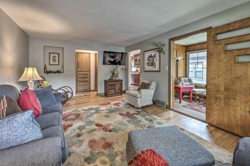 Central Green Bay Home, 3 Mi To Lambeau Field