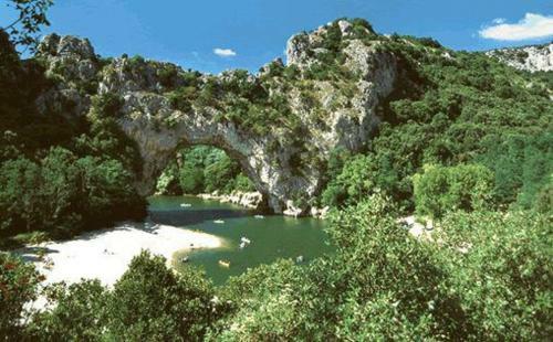 Roulottes Et Cabanes De Saint Cerice