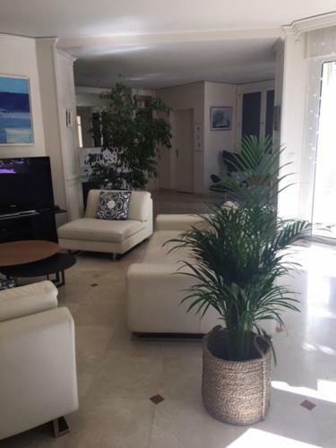 Villa Priv�e Ind�pendante Et Luxueuse Au Calme