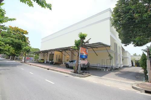 Hotel Oyo 1002 Pinklao Resort