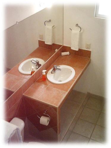 Hostal Coral Reef Inn