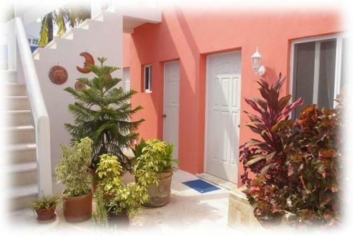 Hostal Coral Reef Inn
