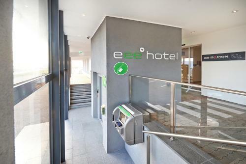 Eee Hotel