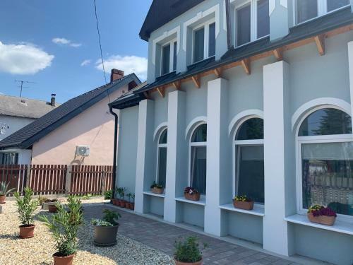 Hanna Apartmanh�z