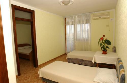 Hostal Rooms & Apartments Anka