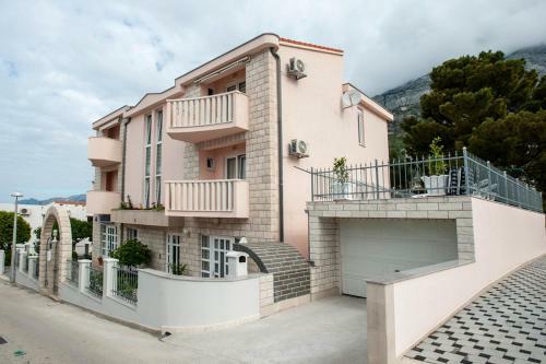 Hostal House Bacak - Apartment & Wellness-studio
